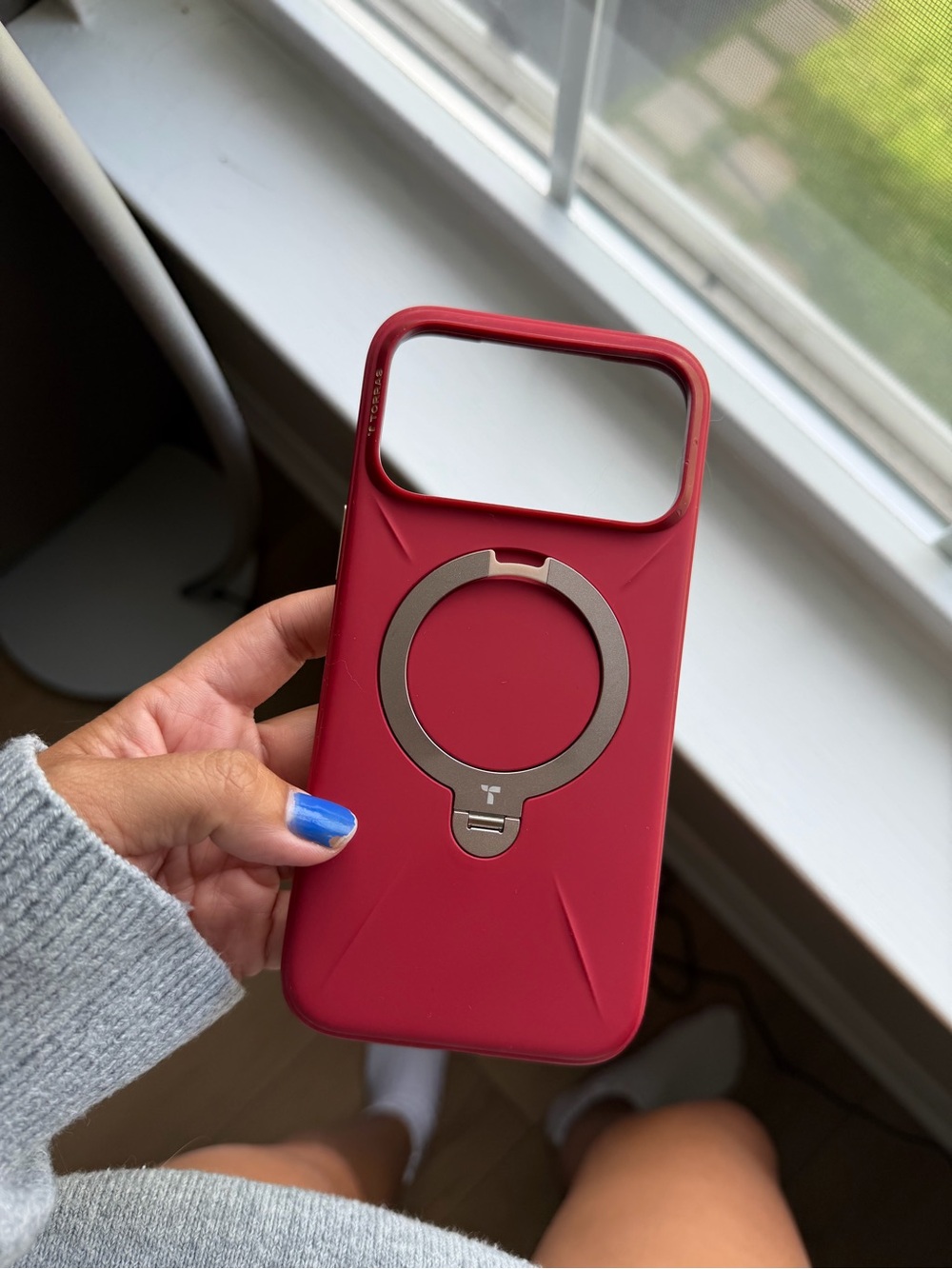 Red iPhone 17 pro max case with ring kickstand